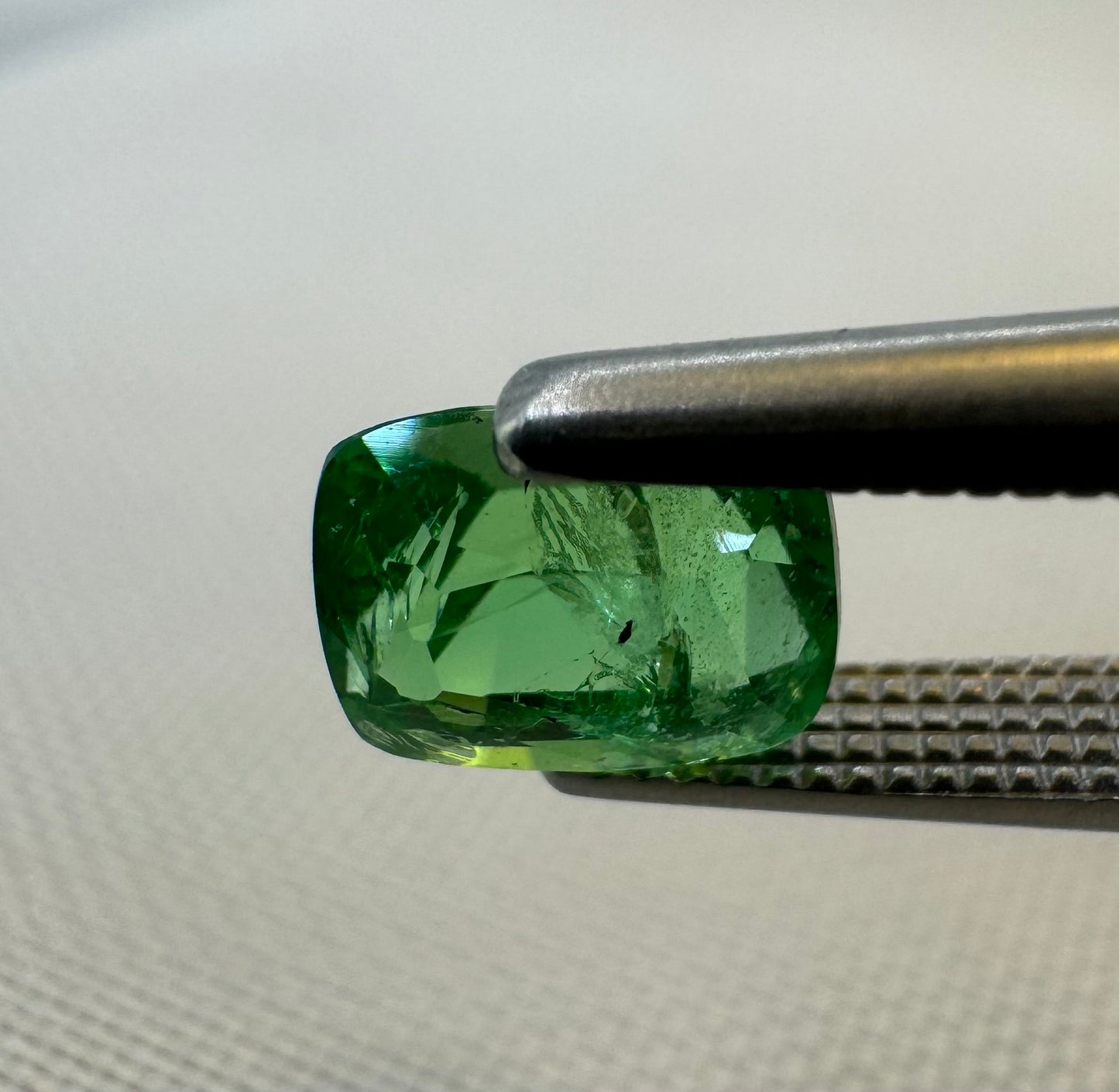 Natural Grossular Tsavorite Garnet (Green) - 0.99ct - Rectangular Cushion