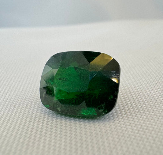 GIA certified Natural Tsavorite Garnet (Green) - 6.63ct - Rectangular Cushion