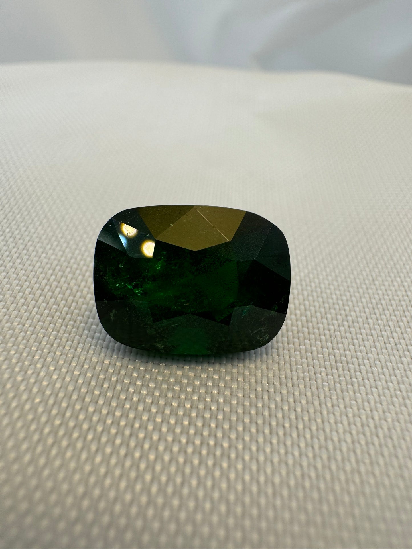 GIA certified Natural Tsavorite Garnet (Green) - 6.63ct - Rectangular Cushion