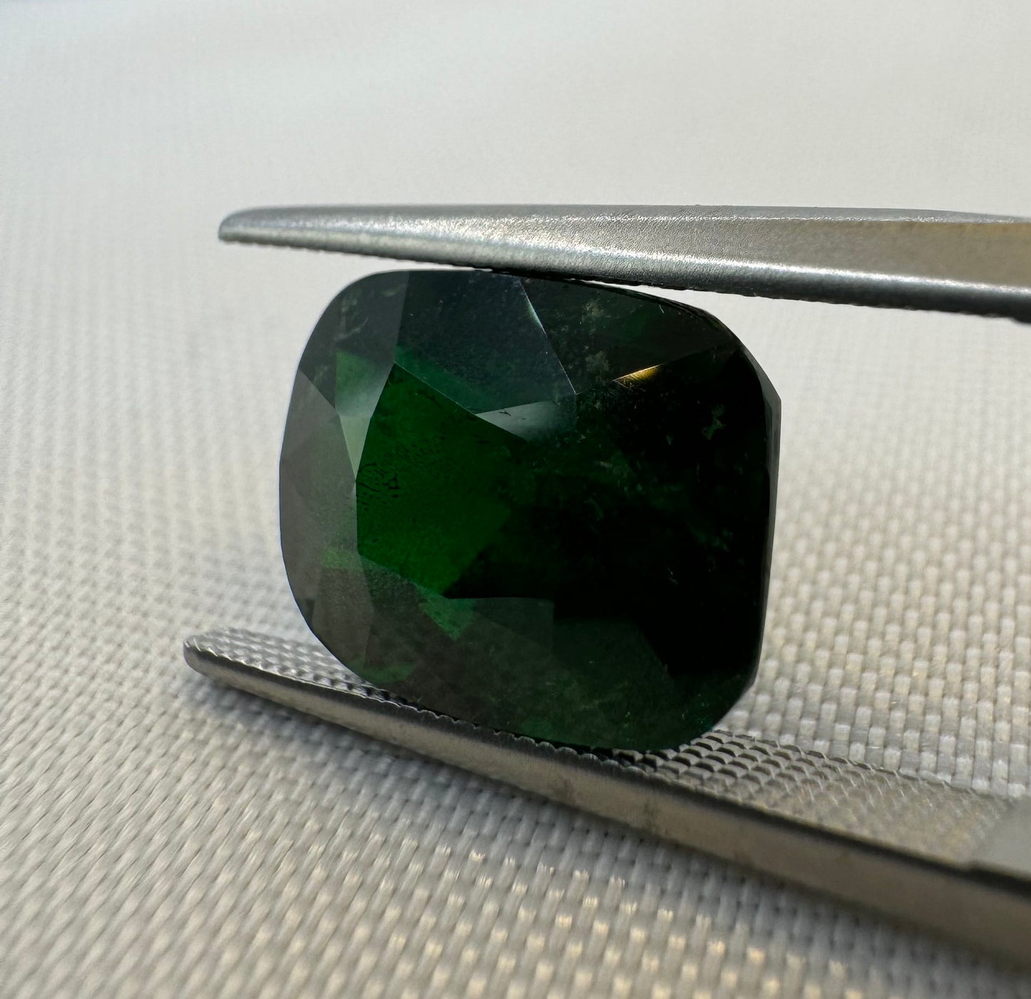 GIA certified Natural Tsavorite Garnet (Green) - 6.63ct - Rectangular Cushion