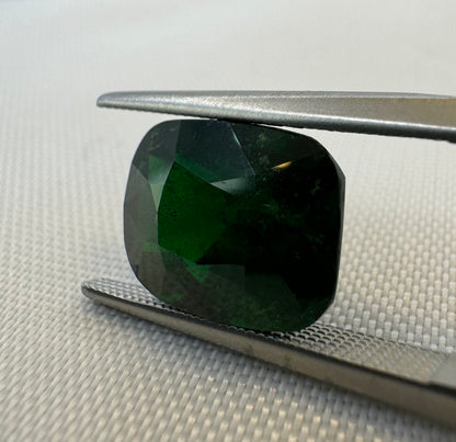 GIA certified Natural Tsavorite Garnet (Green) - 6.63ct - Rectangular Cushion