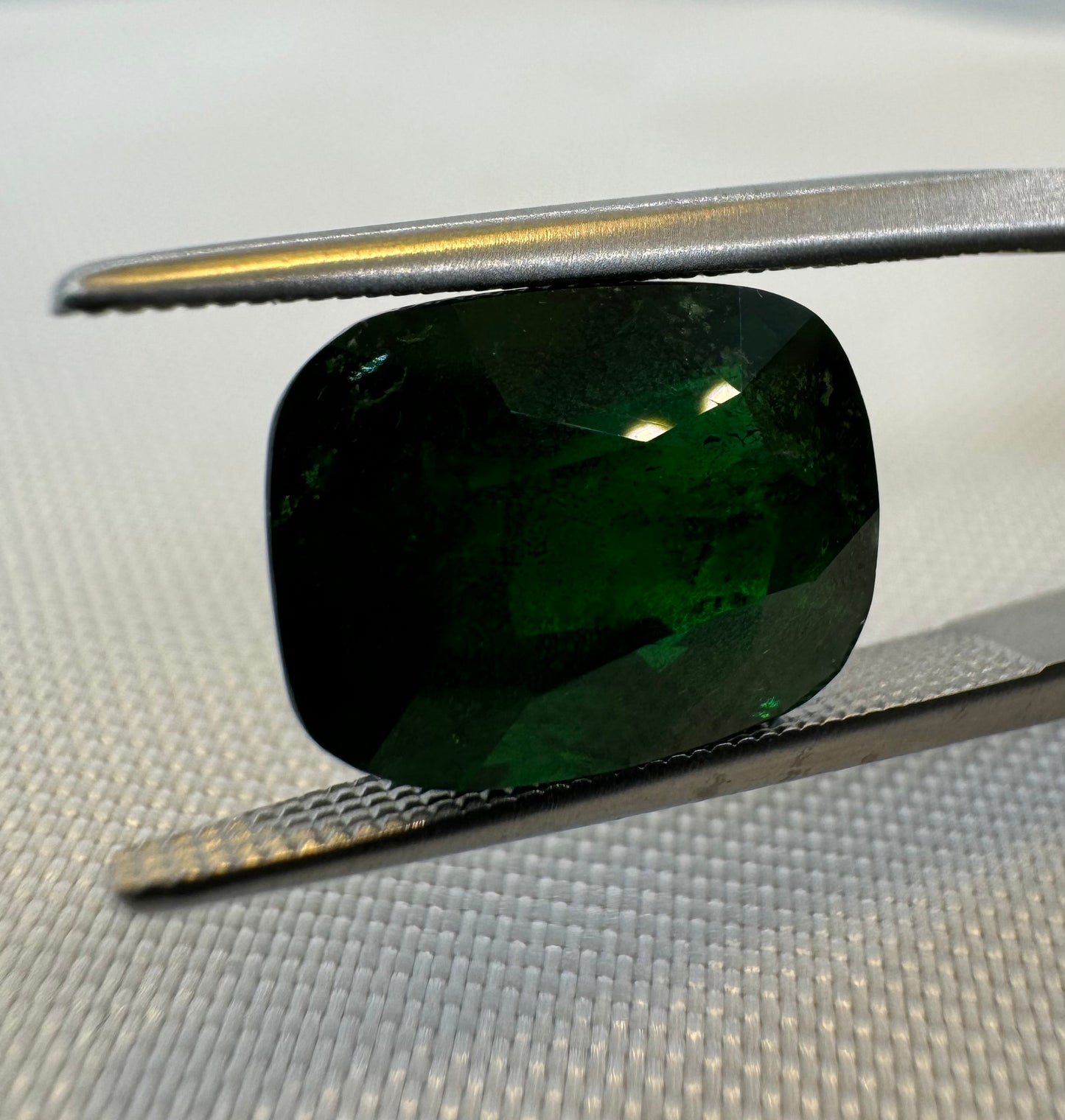 GIA certified Natural Tsavorite Garnet (Green) - 6.63ct - Rectangular Cushion