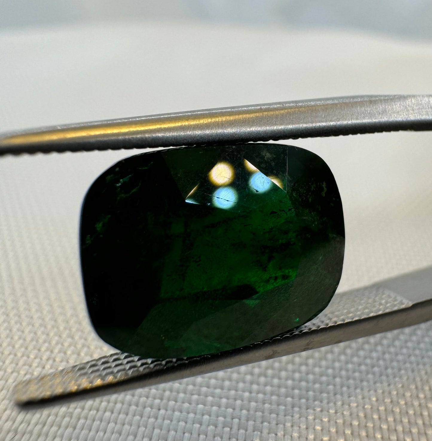 GIA certified Natural Tsavorite Garnet (Green) - 6.63ct - Rectangular Cushion