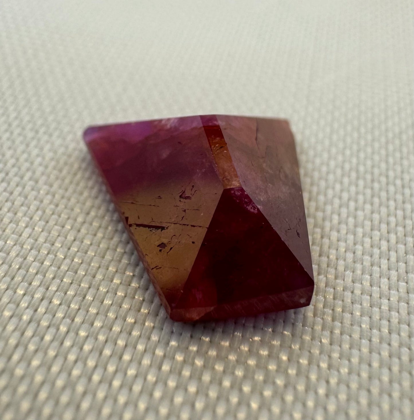 GIA Certified Natural Ruby - 4.97ct - Trapeze cut