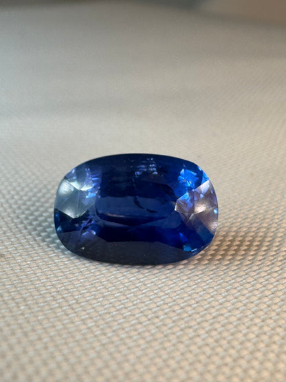 GIA Certified | Natural Blue Sapphire |Cornflower Blue | Cushion cut | 3.90ct