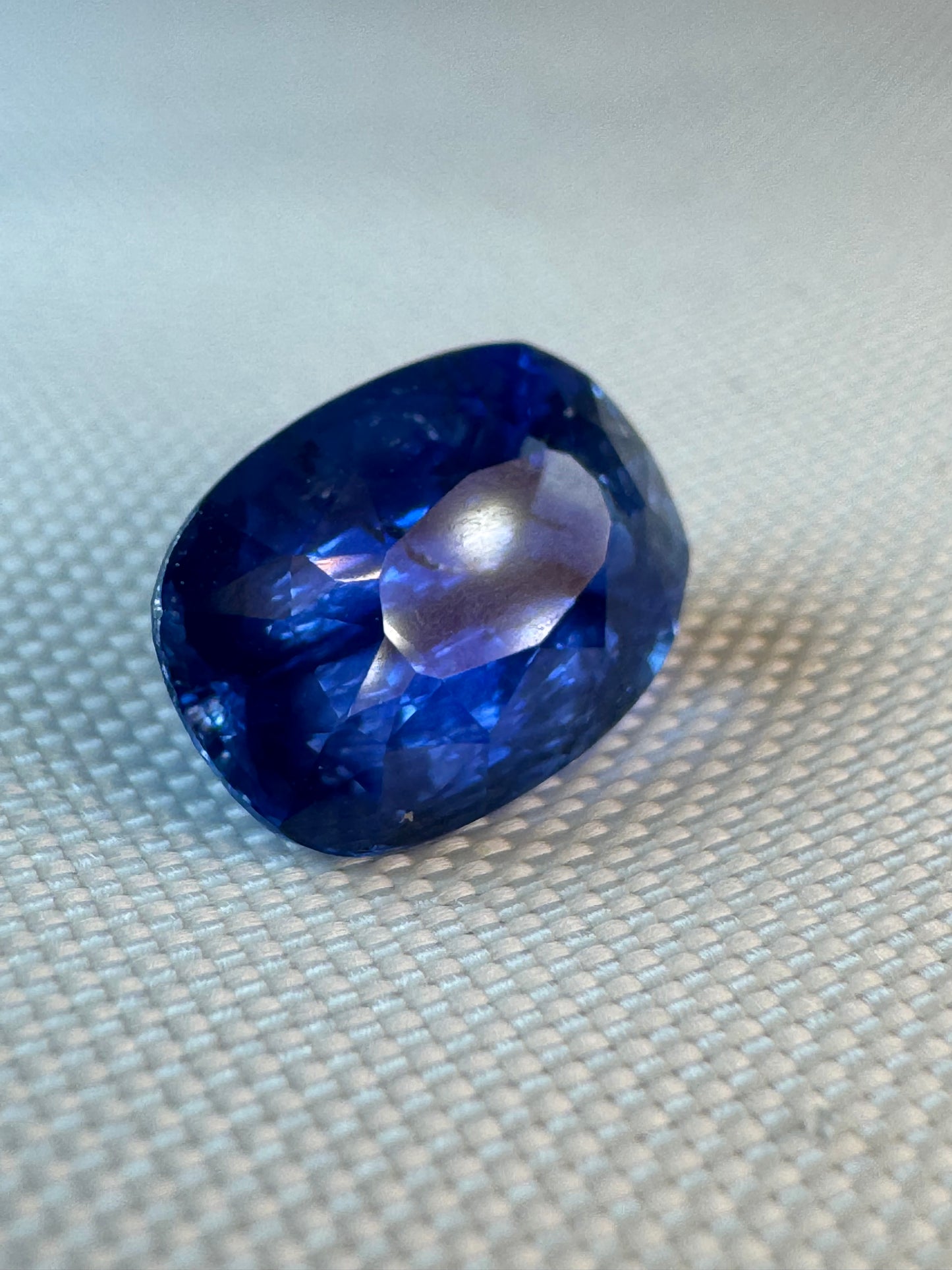 GIA Certified | Natural Blue Sapphire |Cornflower Blue | Cushion cut | 3.90ct
