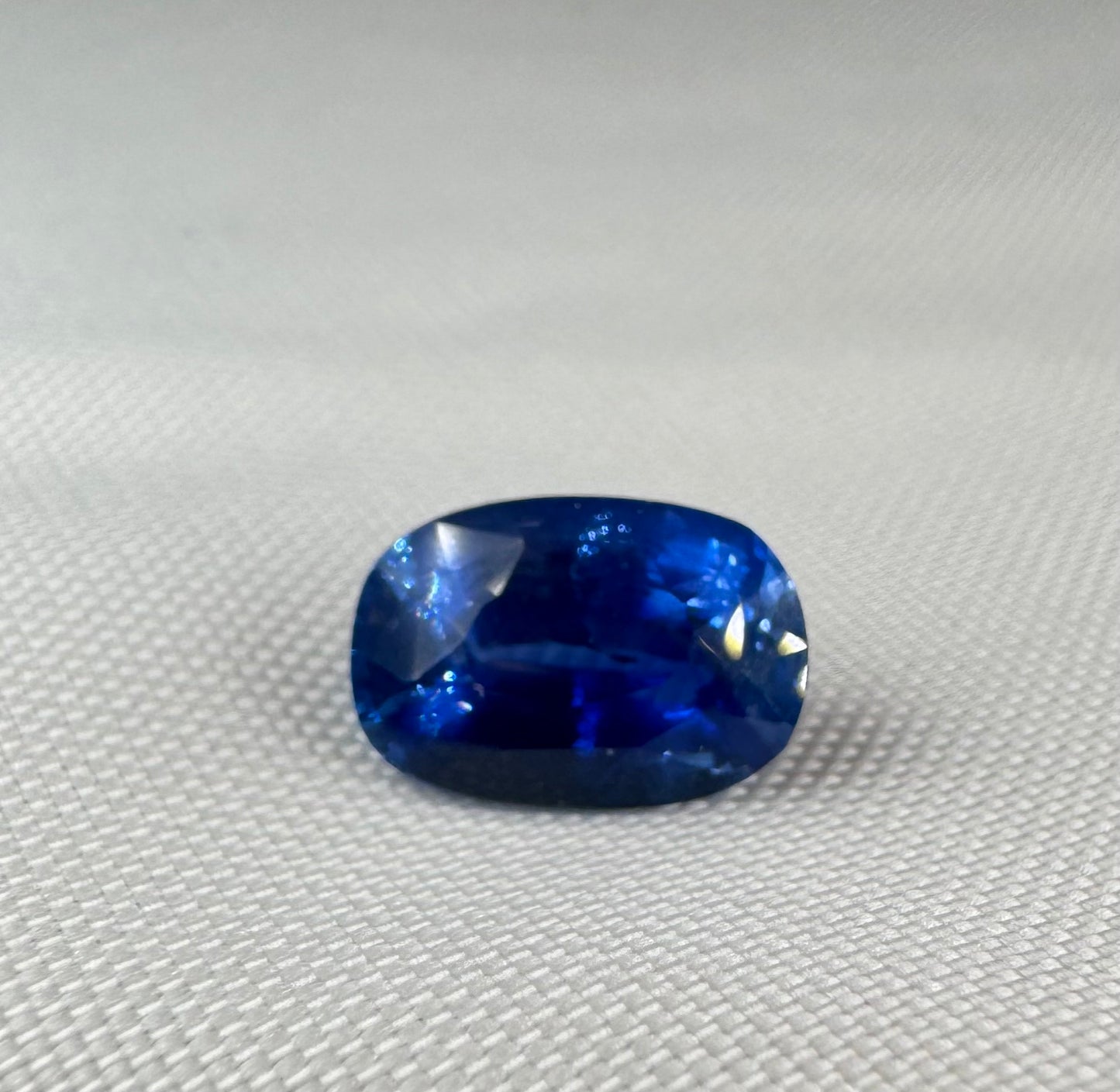 GIA Certified | Natural Blue Sapphire |Cornflower Blue | Cushion cut | 3.90ct