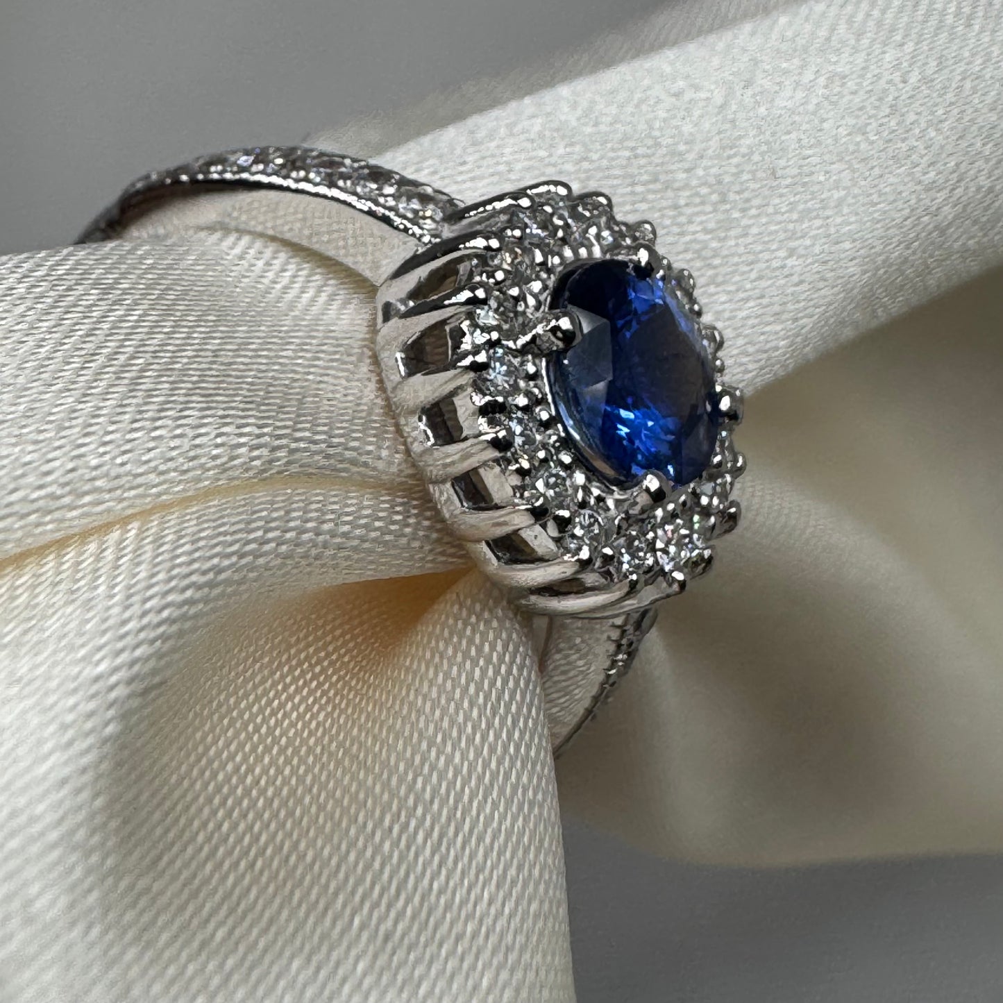 Natural Blue Sapphire Ring with Diamond Halo – 18K White Gold