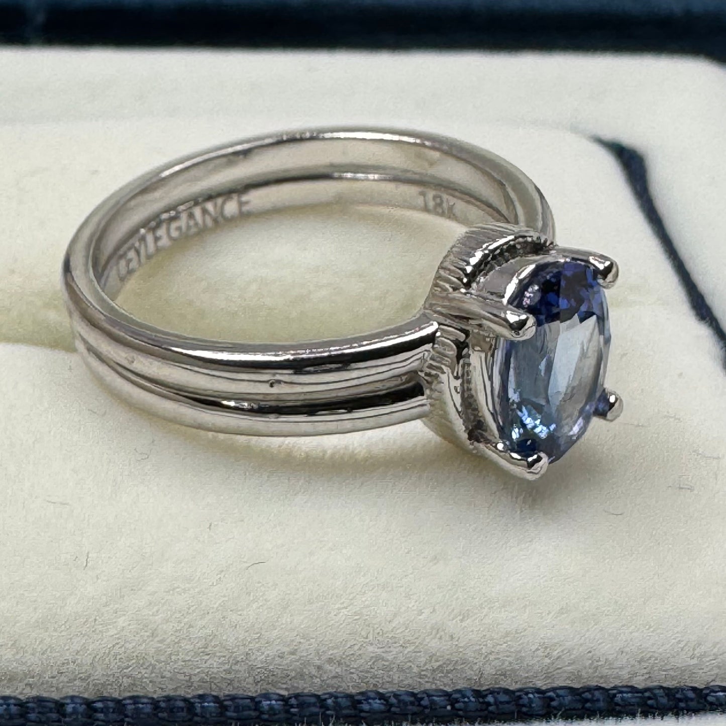 White Gold Ring with Natural Ceylon Blue Sapphire – Elegant Oval Cut