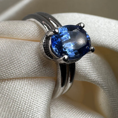 White Gold Ring with Natural Ceylon Blue Sapphire – Elegant Oval Cut
