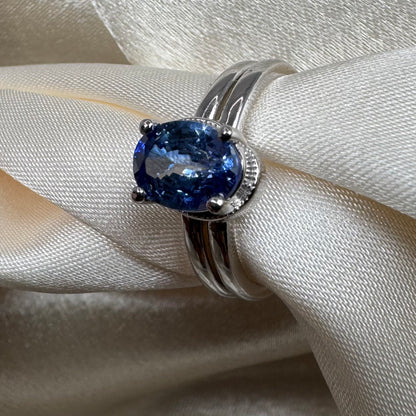 White Gold Ring with Natural Ceylon Blue Sapphire – Elegant Oval Cut
