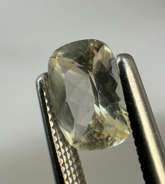 Natural Yellow Sapphire - 1.04ct - Rectangular Cushion