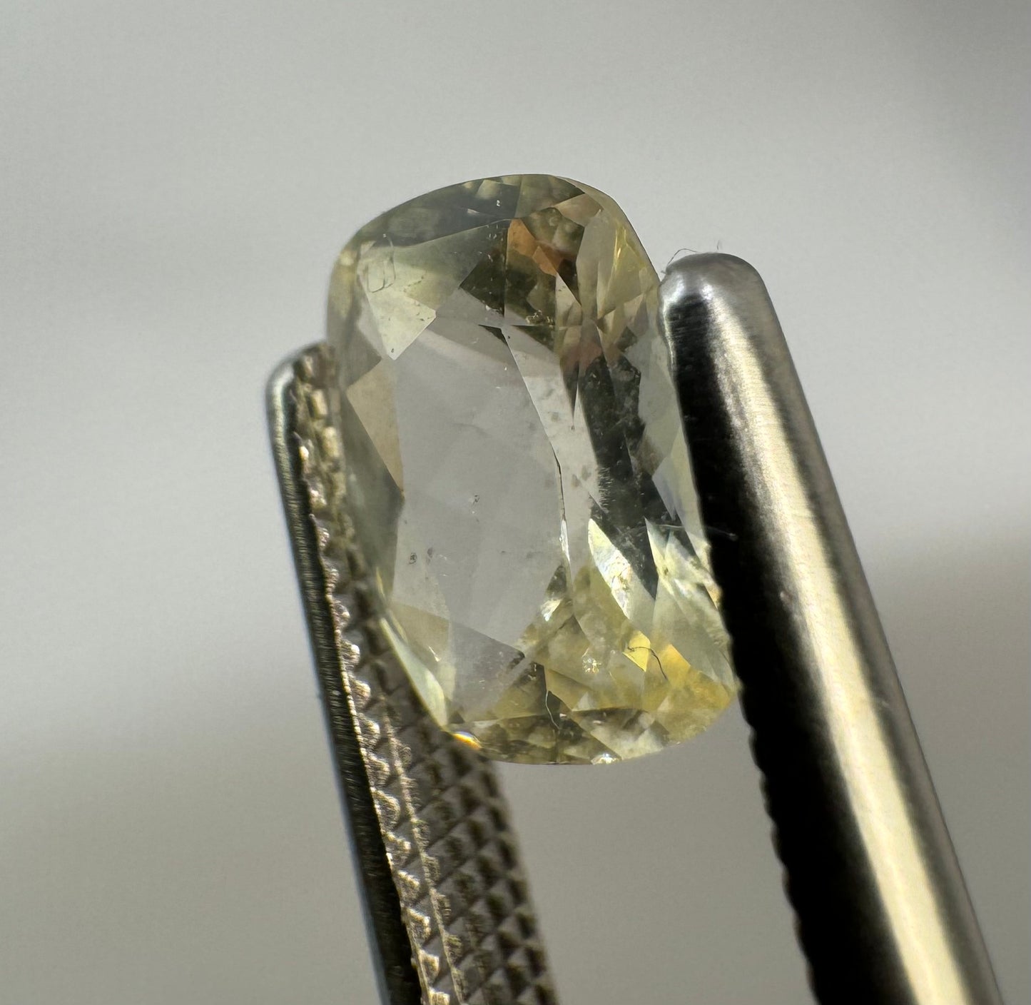 Natural Yellow Sapphire - 1.04ct - Rectangular Cushion