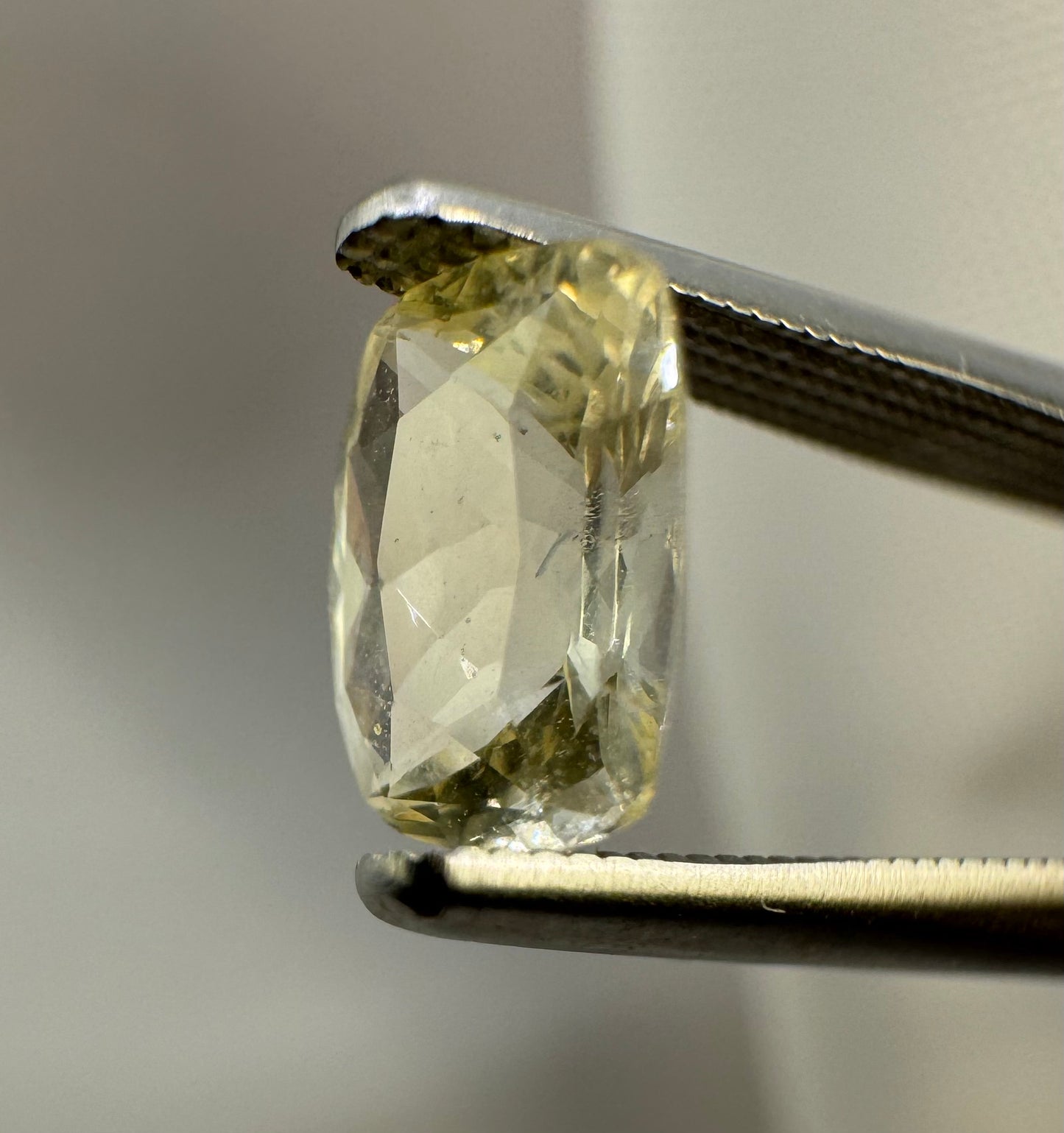 Natural Yellow Sapphire - 1.04ct - Rectangular Cushion