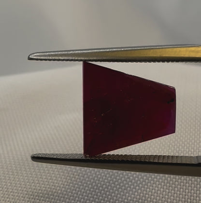 GIA Certified Natural Ruby - 4.97ct - Trapeze cut
