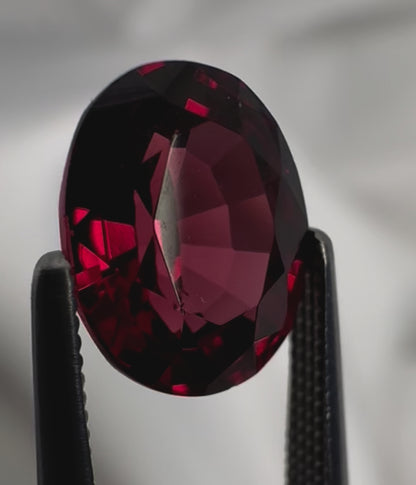 Rhodolite Garnet | Purplish Red | Oval Cut | 2.935 ct