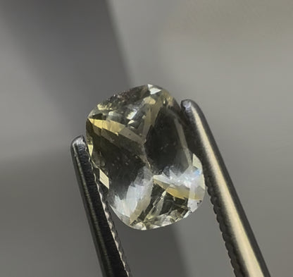 Natural Yellow Sapphire - 1.04ct - Rectangular Cushion